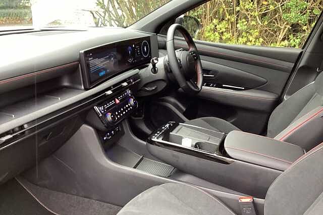 Hyundai TUCSON 1.6T Hybrid N Line S 5dr Auto Estate White