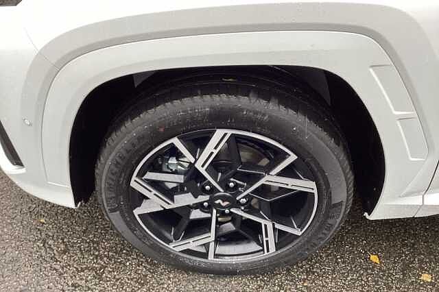 Hyundai TUCSON 1.6T Hybrid N Line S 5dr Auto Estate White