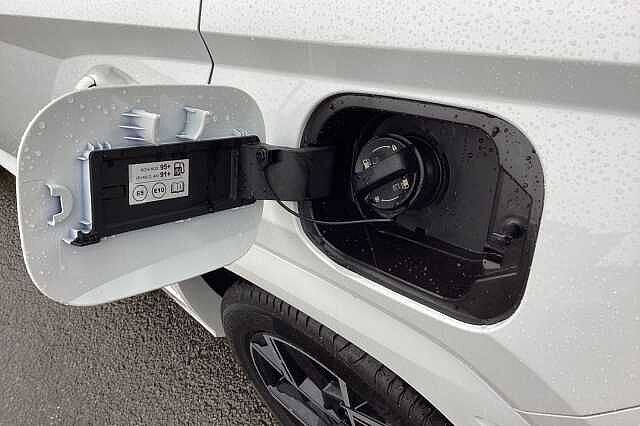 Hyundai TUCSON 1.6T Hybrid N Line S 5dr Auto Estate White