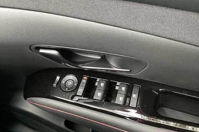 Hyundai TUCSON 1.6T Hybrid N Line S 5dr Auto Estate White