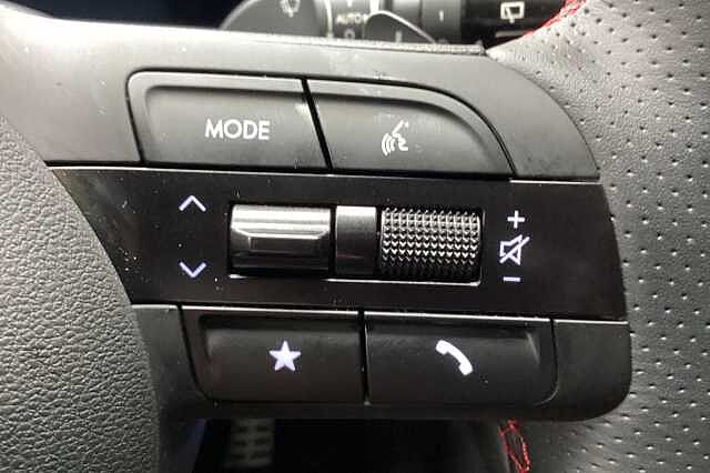 Hyundai TUCSON 1.6T Hybrid N Line S 5dr Auto Estate White