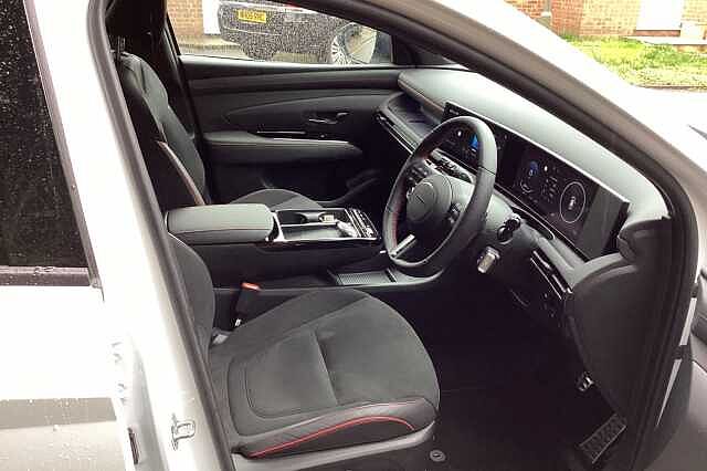 Hyundai TUCSON 1.6T Hybrid N Line S 5dr Auto Estate White