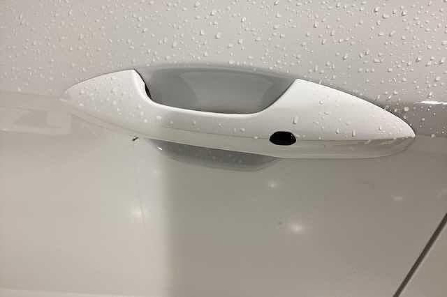 Hyundai KONA 1.6 GDi Hybrid Ultimate 5dr DCT Hatchback White