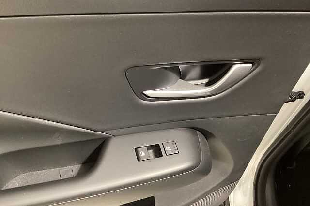 Hyundai KONA 1.6 GDi Hybrid Ultimate 5dr DCT Hatchback White