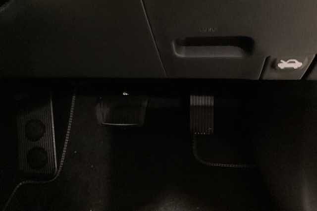 Hyundai KONA 1.6 GDi Hybrid Ultimate 5dr DCT Hatchback White