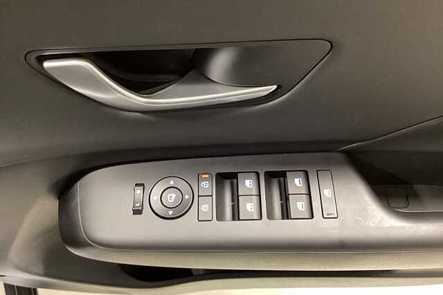 Hyundai KONA 1.6 GDi Hybrid Ultimate 5dr DCT Hatchback White