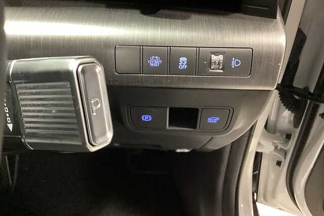 Hyundai KONA 1.6 GDi Hybrid Ultimate 5dr DCT Hatchback White