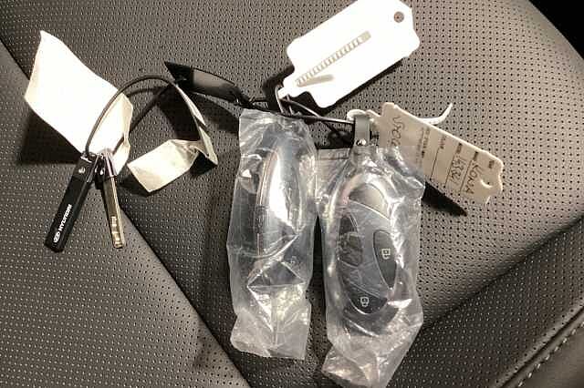 Hyundai KONA 1.6 GDi Hybrid Ultimate 5dr DCT Hatchback White