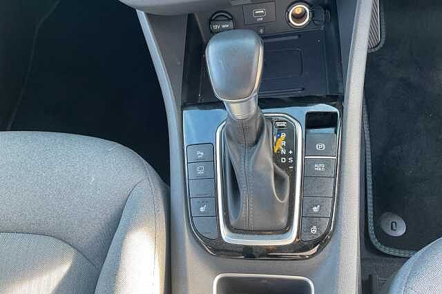 Hyundai IONIQ 1.6 GDi Hybrid Premium 5dr DCT
