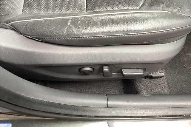 Hyundai IONIQ 1.6 GDi Hybrid Premium SE 5dr DCT