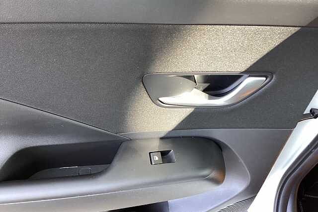 Hyundai KONA 1.6T 138 Advance 5dr DCT White