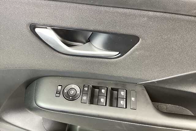 Hyundai KONA 1.6T 138 Advance 5dr DCT White
