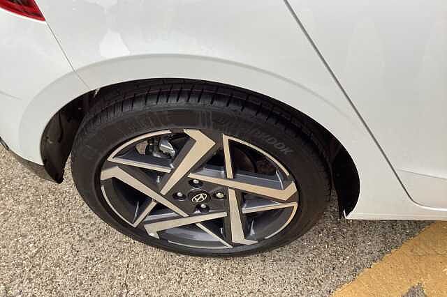 Hyundai I20 1.0T GDi Premium 5dr DCT Hatchback White