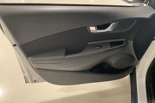 Hyundai KONA 1.6 GDi Hybrid Premium 5dr DCT White