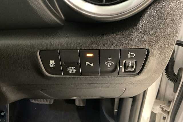 Hyundai KONA 1.6 GDi Hybrid Premium 5dr DCT White