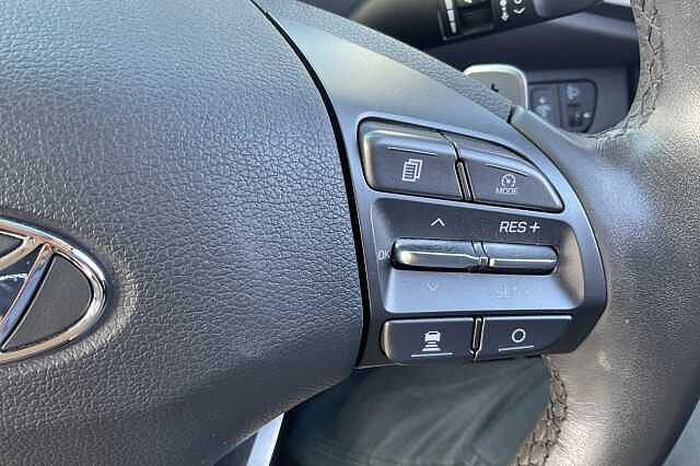 Hyundai IONIQ 1.6 GDi Hybrid Premium 5dr DCT