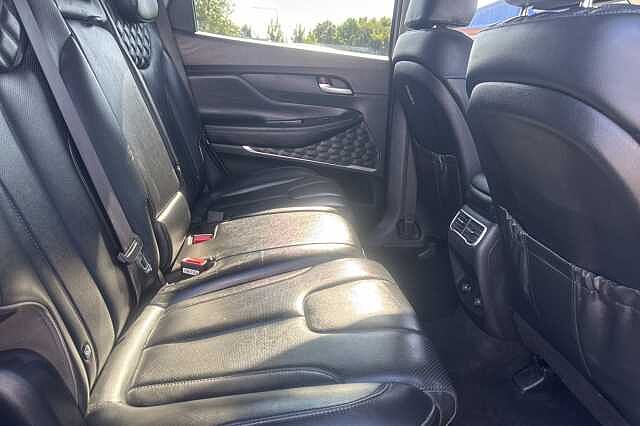 Hyundai SANTA FE 1.6 TGDi Hybrid Premium 5dr Auto White