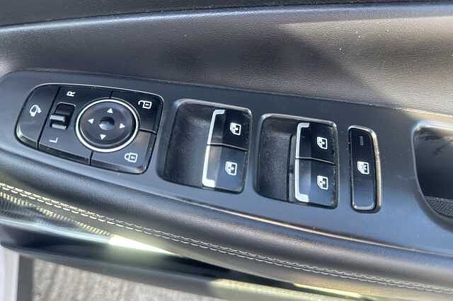 Hyundai SANTA FE 1.6 TGDi Hybrid Premium 5dr Auto White