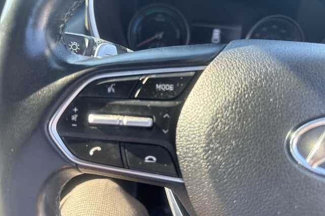 Hyundai SANTA FE 1.6 TGDi Hybrid Premium 5dr Auto White