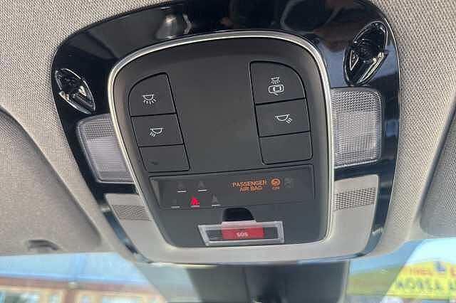 Hyundai SANTA FE 1.6 TGDi Hybrid Premium 5dr Auto White