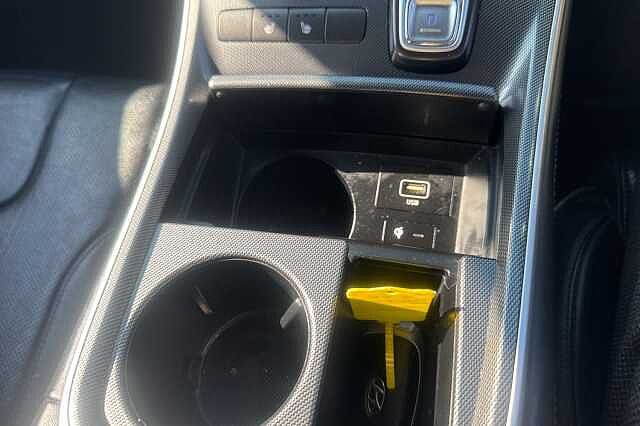 Hyundai SANTA FE 1.6 TGDi Hybrid Premium 5dr Auto White