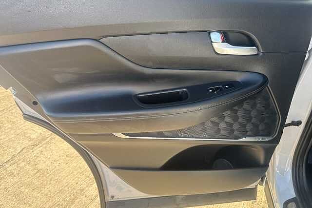 Hyundai SANTA FE 1.6 TGDi Hybrid Premium 5dr Auto White