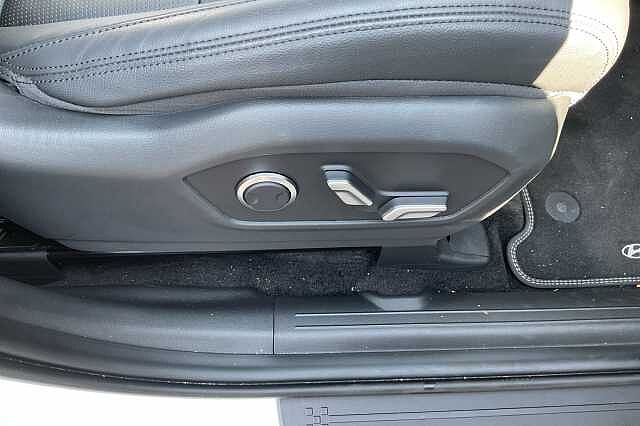 Hyundai SANTA FE 1.6 TGDi Plug-in Hybrid Premium 5dr 4WD Auto