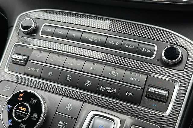 Hyundai SANTA FE 1.6 TGDi Plug-in Hybrid Premium 5dr 4WD Auto Black