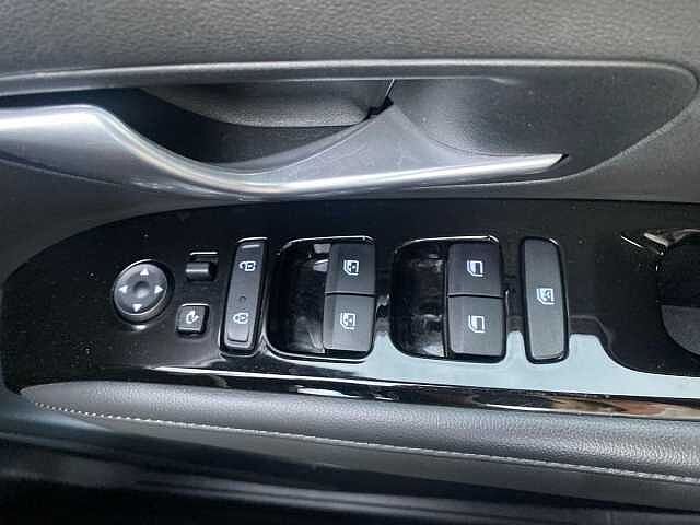 Hyundai TUCSON 1.6 TGDi Hybrid 230 SE Connect 5dr 2WD Auto Black