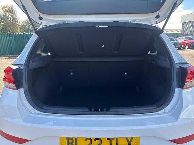 Hyundai i30 1.0 T-GDI MHEV SE CONNECT HATCHBACK 5DR PETROL HYBRID MANUAL EURO 6 (S/S) (120 P