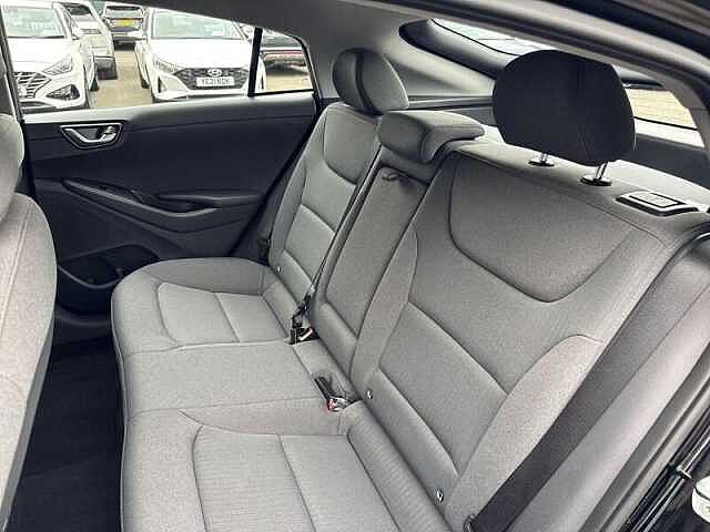 Hyundai IONIQ 1.6 H-GDI SE CONNECT HATCHBACK 5DR PETROL HYBRID DCT EURO 6 (S/S) (141 PS) Black