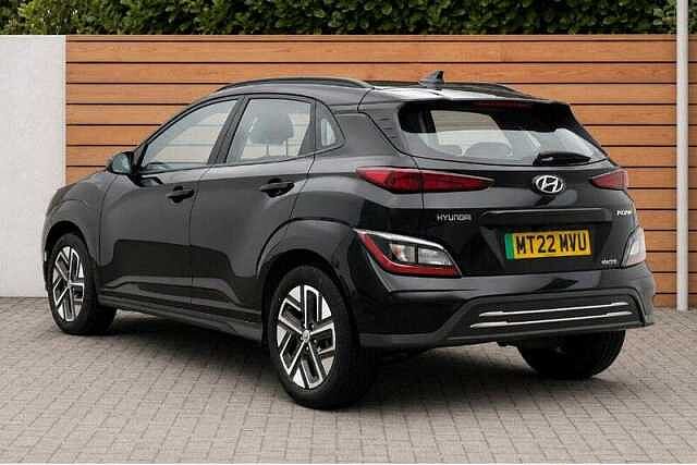 Hyundai KONA 39kWh SE Connect SUV 5dr Electric Auto (10.5kW Charger) (136 ps) Phantom Black