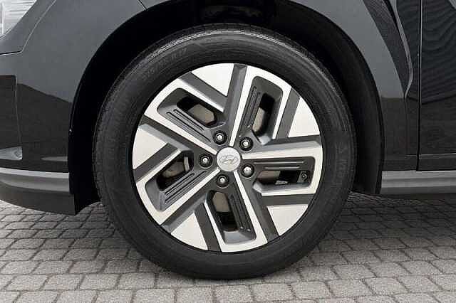 Hyundai KONA 39kWh SE Connect SUV 5dr Electric Auto (10.5kW Charger) (136 ps) Phantom Black