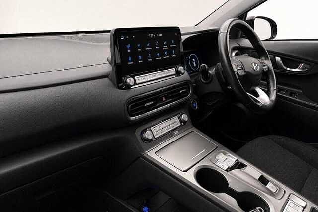 Hyundai KONA 39kWh SE Connect SUV 5dr Electric Auto (10.5kW Charger) (136 ps) Phantom Black