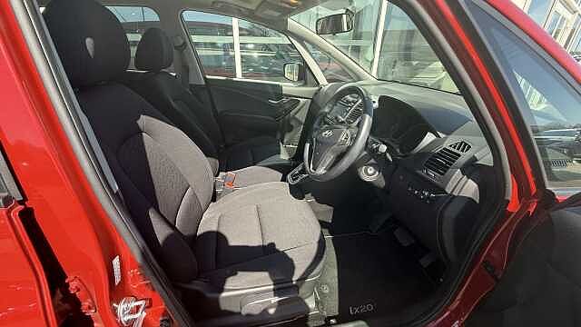 Hyundai IX20 1.6 Premium Nav 5dr Auto Red