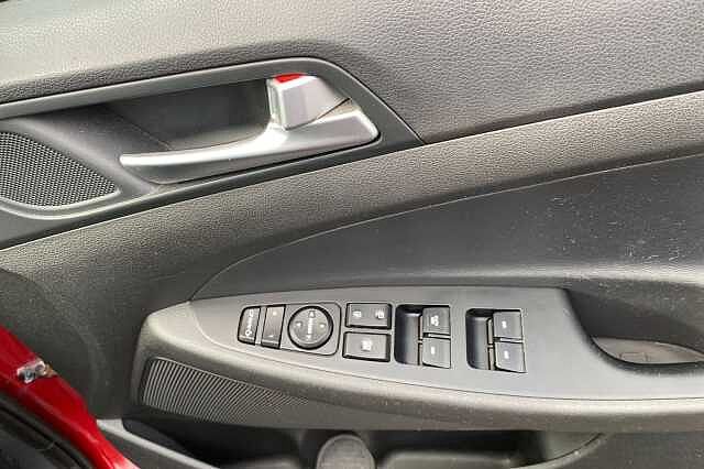 Hyundai TUCSON Se Nav B-Drive 2Wd Fiery Red