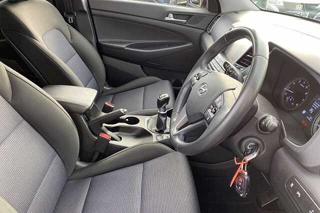 Hyundai TUCSON Se Nav B-Drive 2Wd Fiery Red