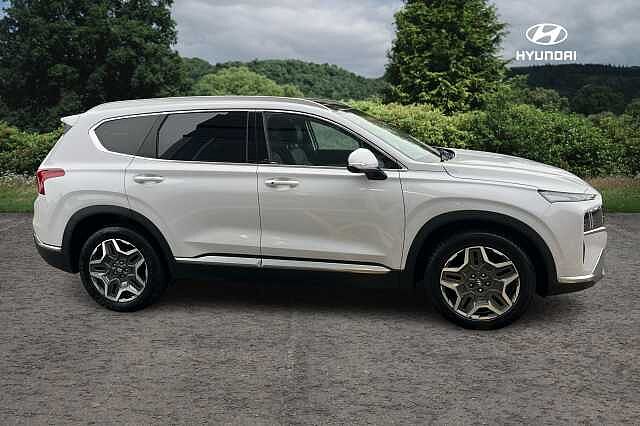 Hyundai SANTA FE 1.6 TGDi Hybrid Ultimate 5dr 4WD Auto white