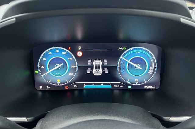 Hyundai SANTA FE 1.6 TGDi Hybrid Ultimate 5dr 4WD Auto white