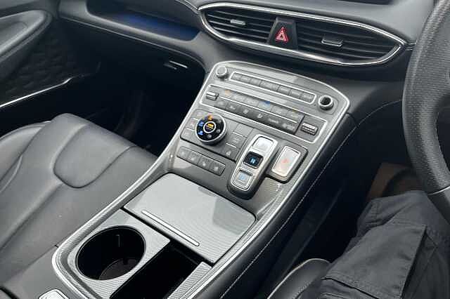 Hyundai SANTA FE 1.6 TGDi Hybrid Ultimate 5dr 4WD Auto white