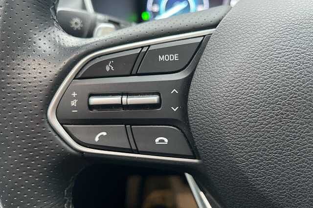 Hyundai SANTA FE 1.6 TGDi Hybrid Ultimate 5dr 4WD Auto white