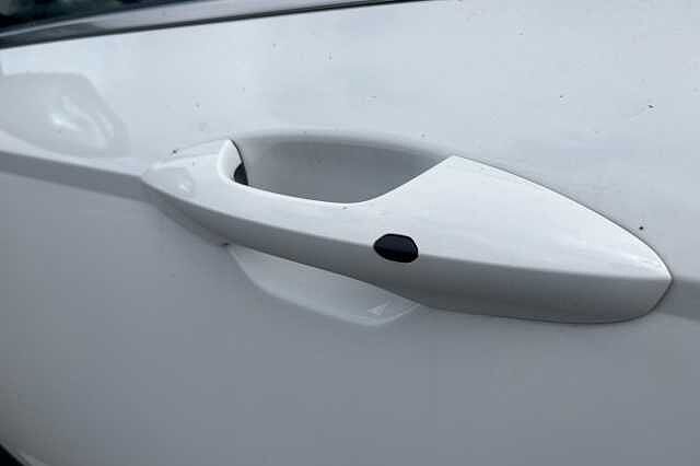 Hyundai KONA ADVANCE Atlas White