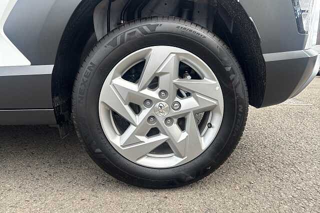 Hyundai KONA ADVANCE Atlas White