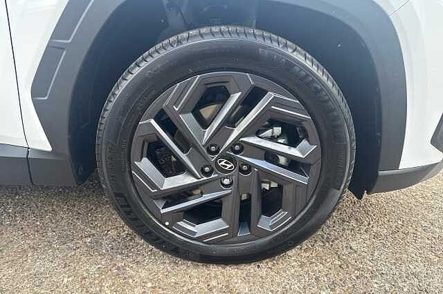 Hyundai TUCSON 1.6T 150 Black Line 5dr Atlas White