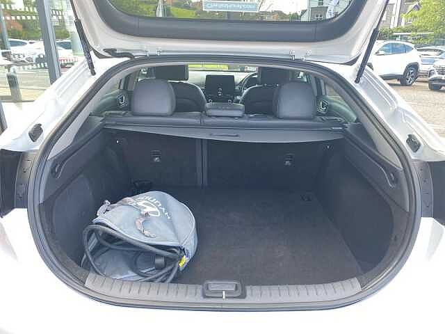 Hyundai IONIQ 100Kw Premium Se 38Kwh 5Dr Auto Polar White