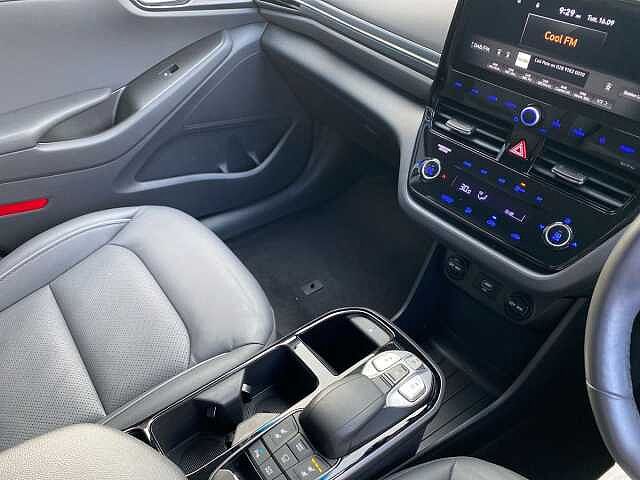 Hyundai IONIQ 100Kw Premium Se 38Kwh 5Dr Auto Polar White