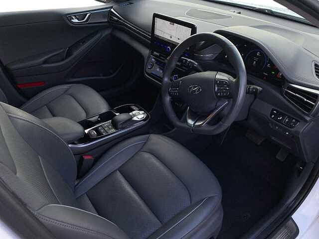 Hyundai IONIQ 100Kw Premium Se 38Kwh 5Dr Auto Polar White