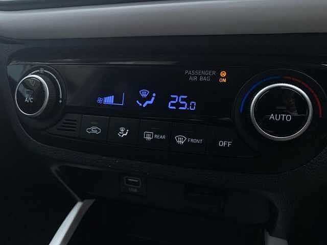 Hyundai I10 1.0 Mpi Premium 5Dr Mangrove Green