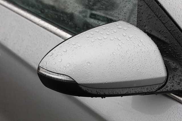 Hyundai Ioniq 1.6 GDi Hybrid Premium 5dr DCT