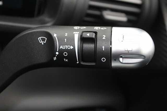Hyundai INSTER 85kW 02 49kWh 5dr Auto White